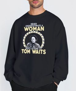 Sweatshirt Black Never Underestimate a Woman Tom Waits Shirt