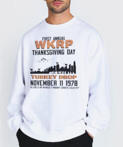 Sweatshirt white First Annual WKRP Thanksgiving Day Turkey Drop Shirt