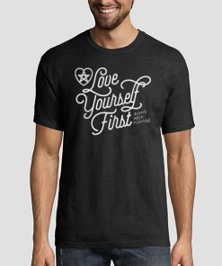 T shirt Black Vintage Love Yourself First Sweatshirt
